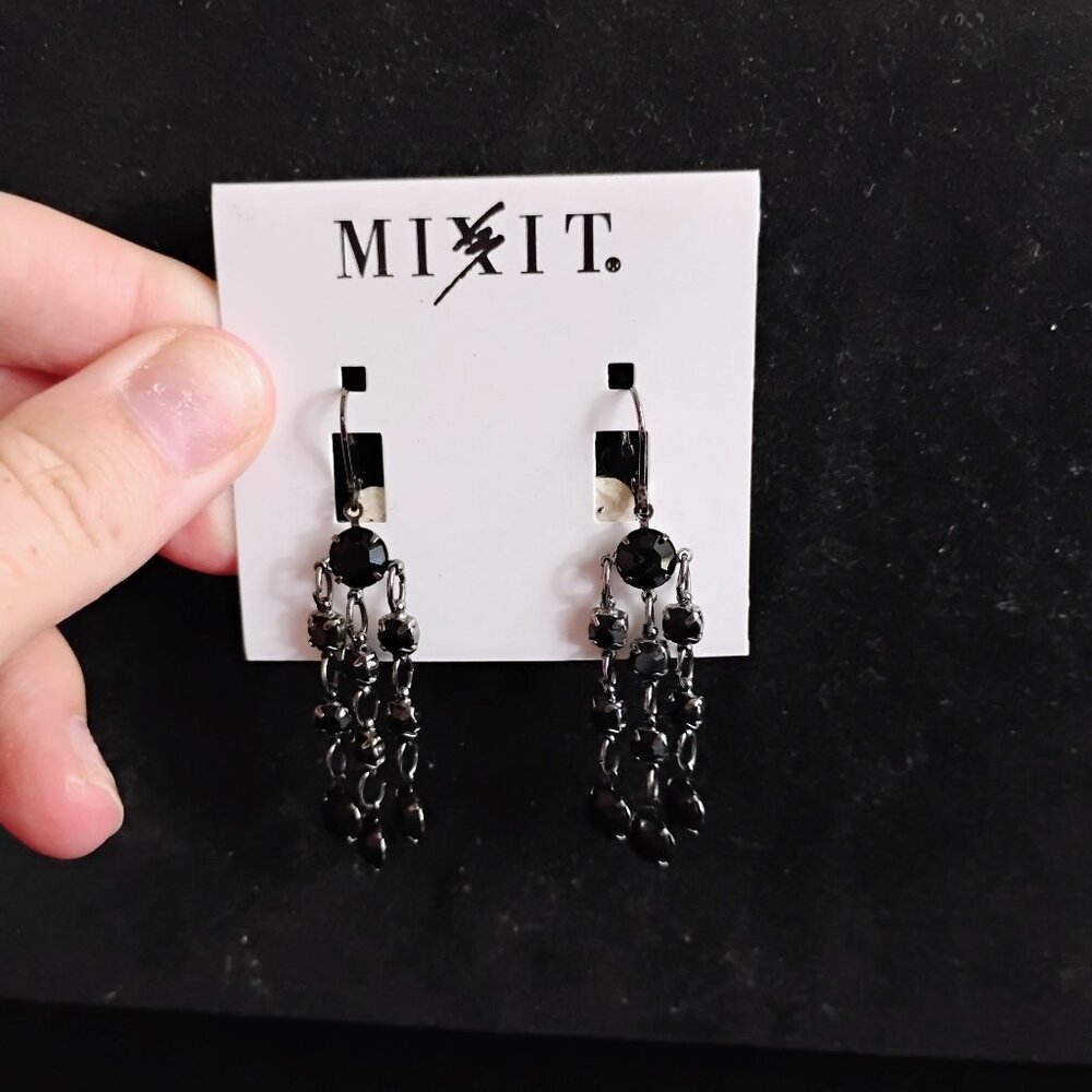 Mix It black dangle earrings